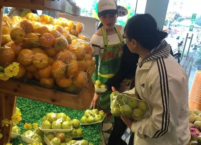 翻车了!中国第一家水果专卖店,竟用变质水果做水果拼盘?
